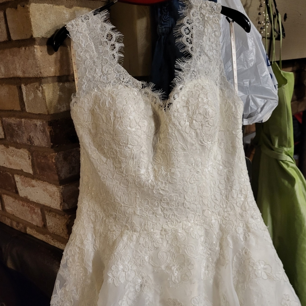 Ivory lace up wedding dress